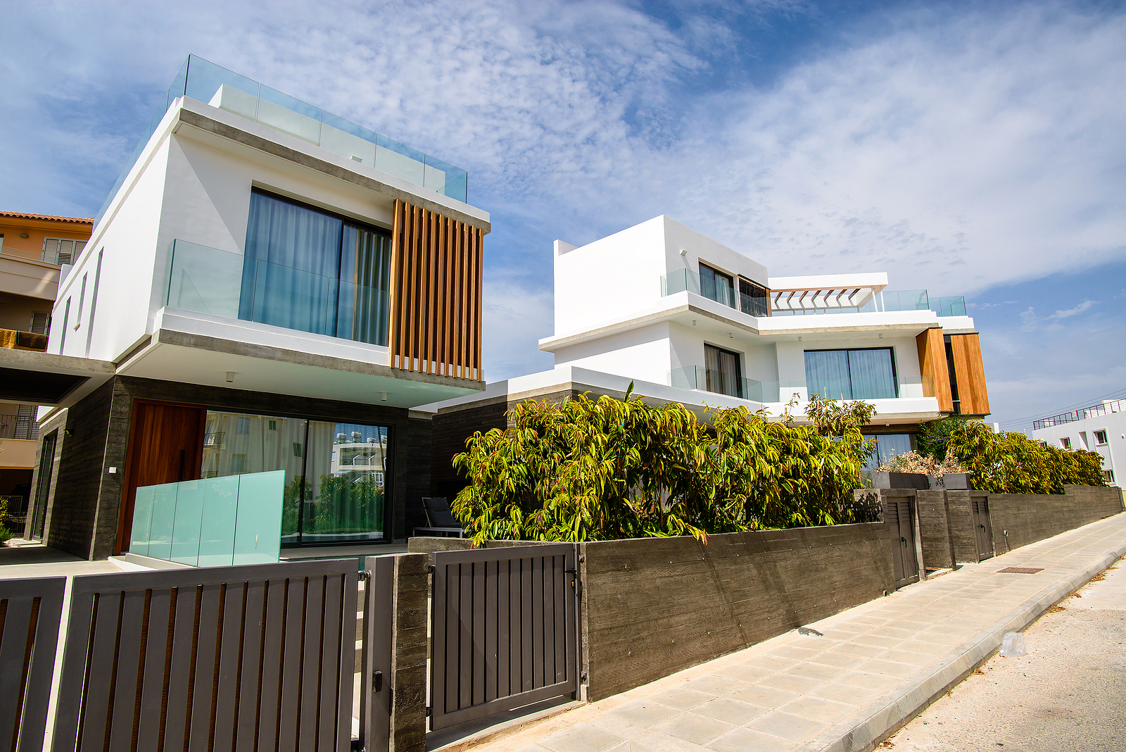 Flat Roof vs. Pitched Roof: Which is Best for Your Home?