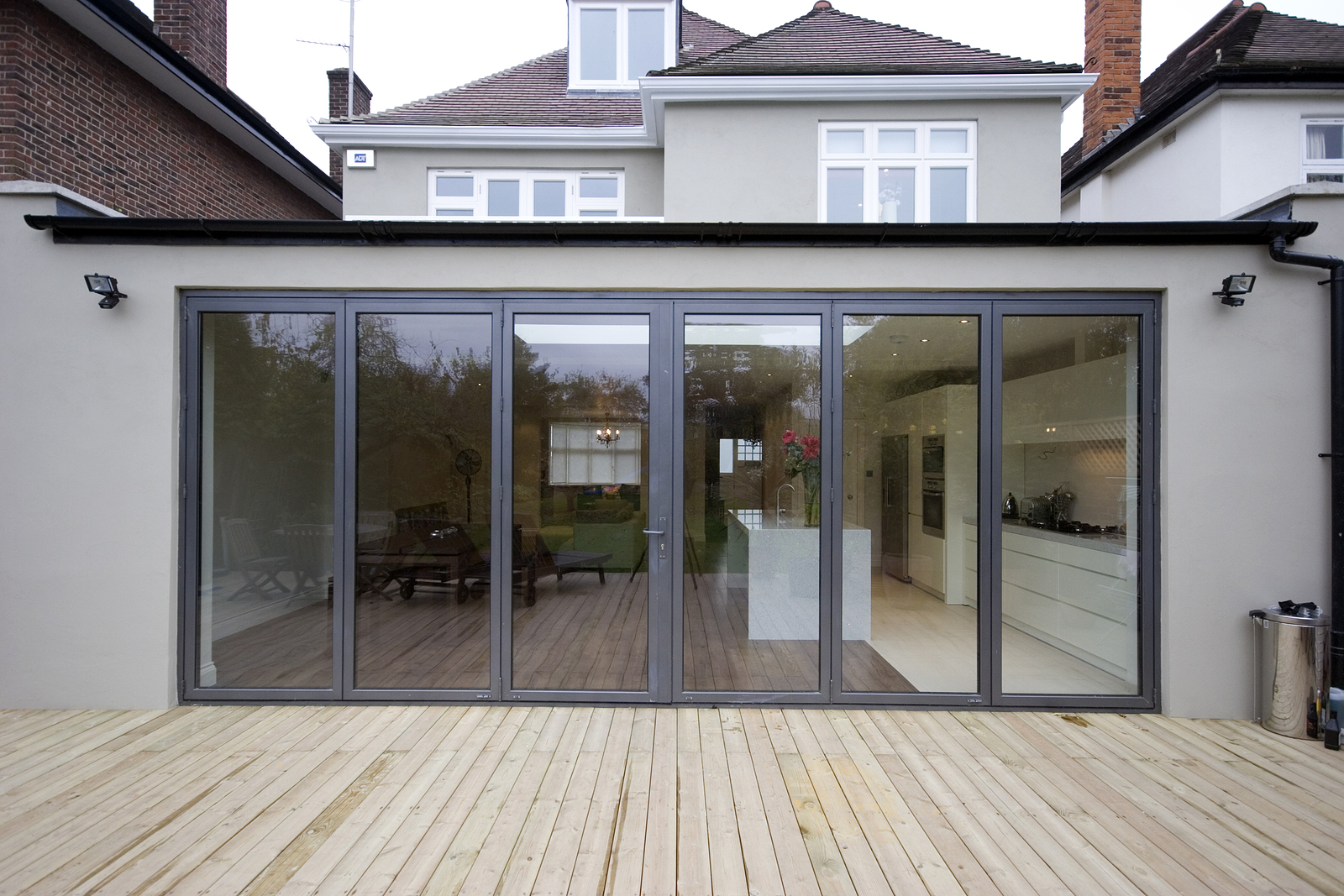 8 Reasons to Choose a Flat Roof Extension for Your Home
